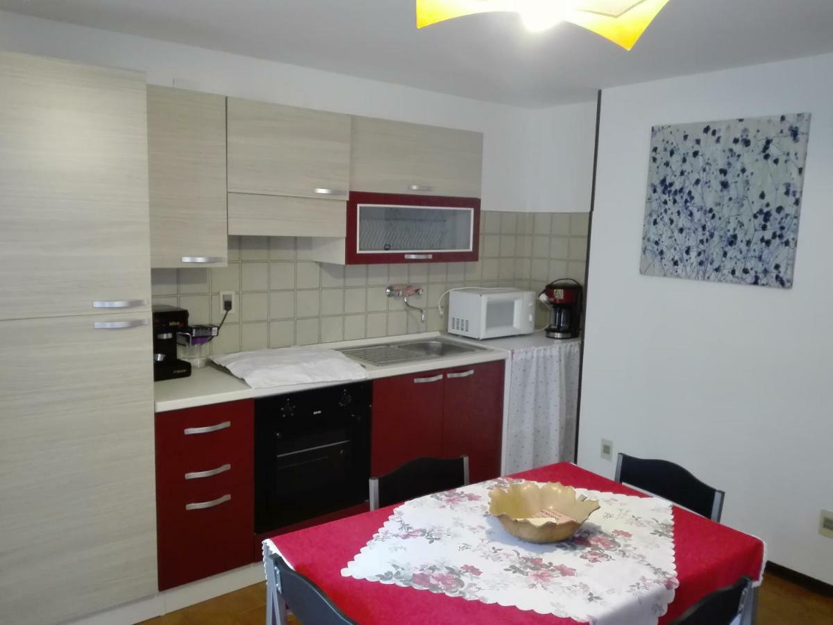 Casa Marilena Apartment มัลเชซิเน ภายนอก รูปภาพ