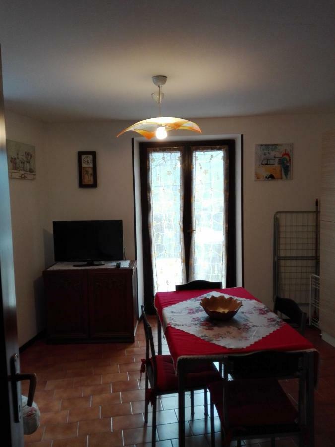 Casa Marilena Apartment มัลเชซิเน ภายนอก รูปภาพ