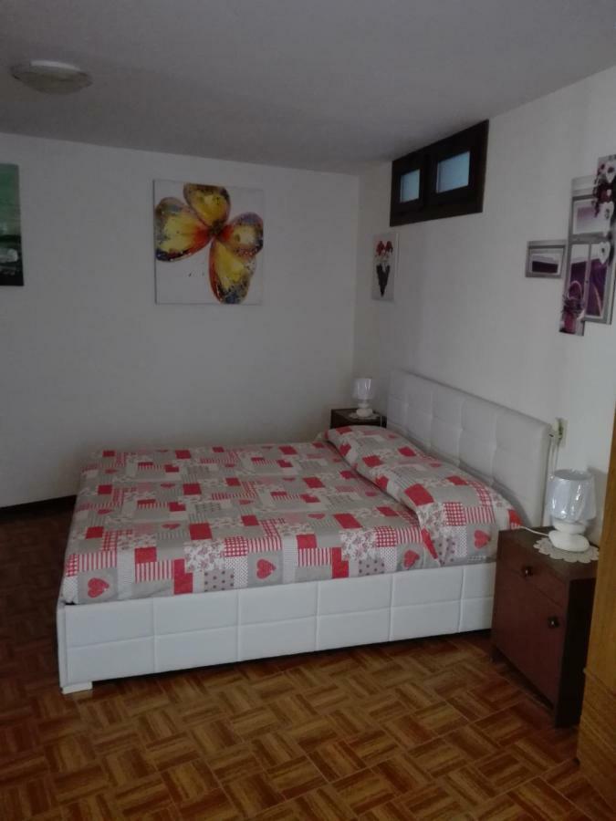 Casa Marilena Apartment มัลเชซิเน ภายนอก รูปภาพ